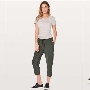Lululemon - Final Play Crop - Size 10 Evergreen